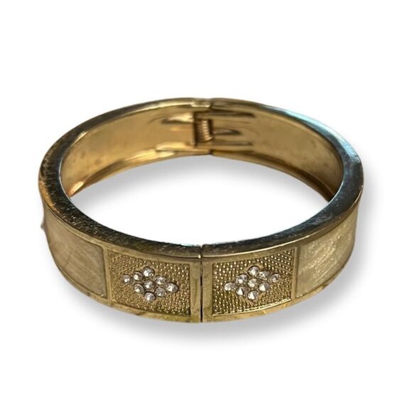 Vintage Gold Tone Beige Enamel Hinged Bangle - Picture 2 of 4